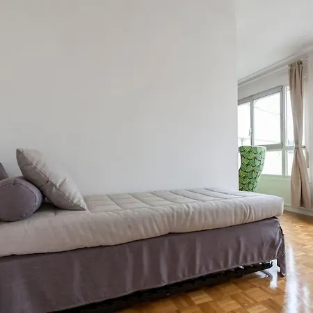 Center Luxury