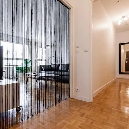 Center Luxury