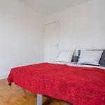 Center Luxury